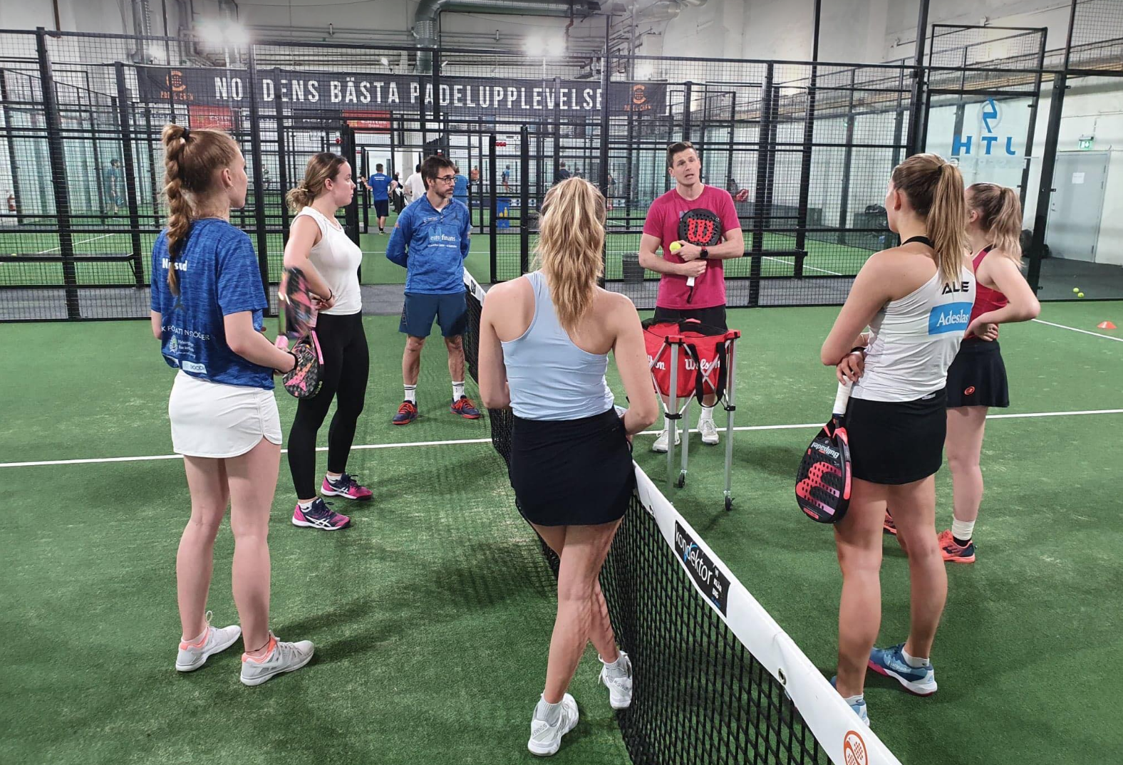 Här drillas Sveriges största padeltalanger
