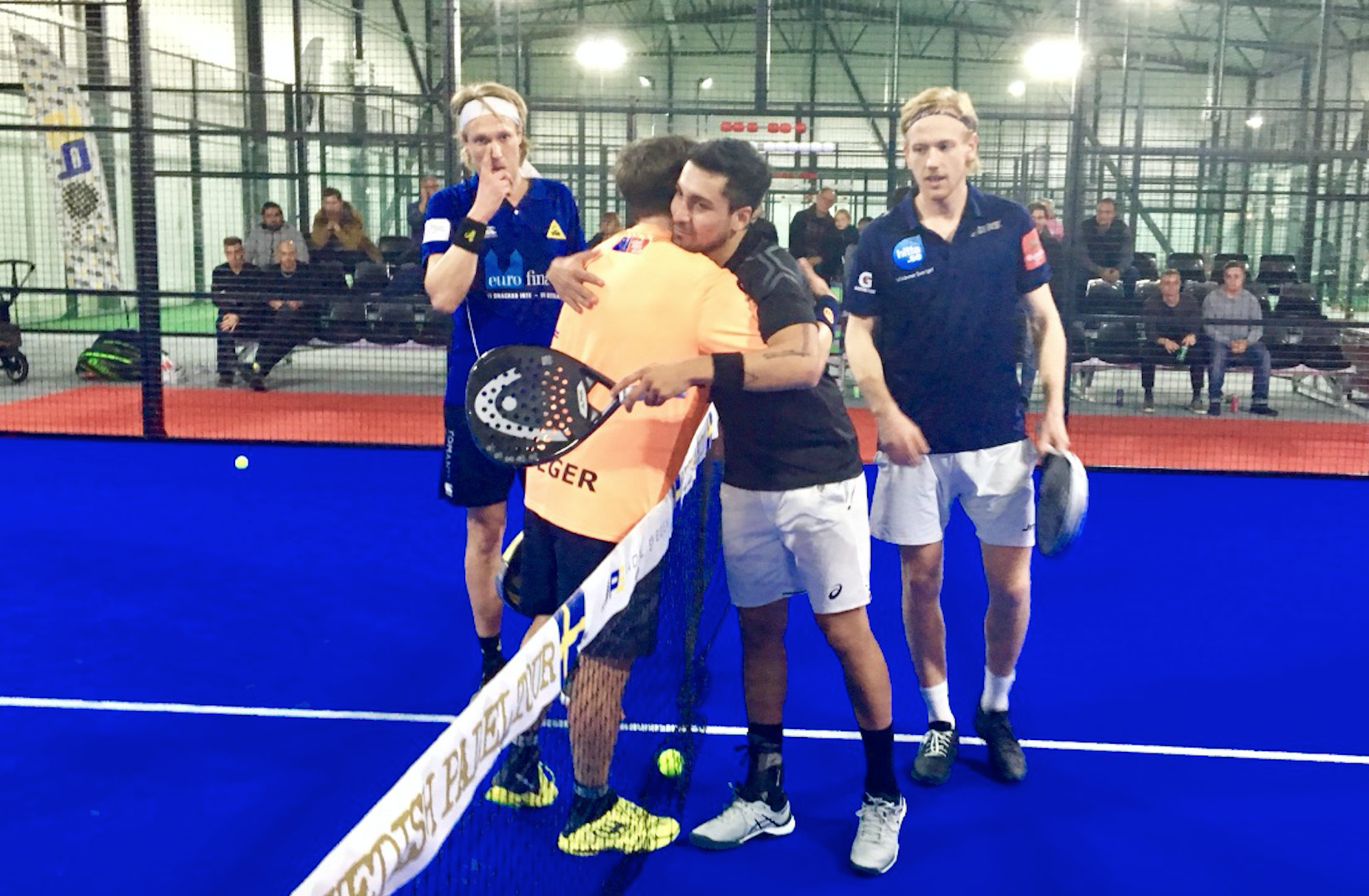 Det gamla sa hejdå - det nya sa...vadå?